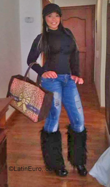 Date this pretty Colombia girl Yohana from Bogotá CO24312