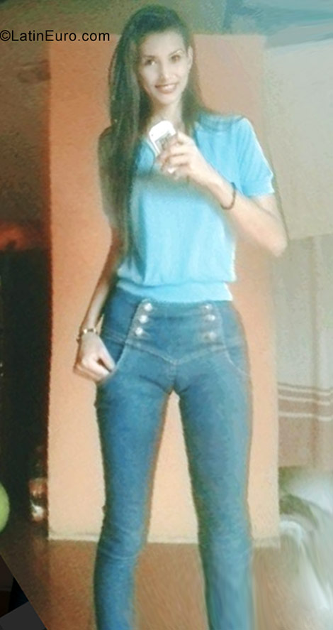 Date this sultry Venezuela girl Gitani from Guanare VE1051