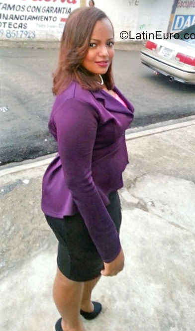 Date this hot Dominican Republic girl Genesis from Puerto Plata DO30604