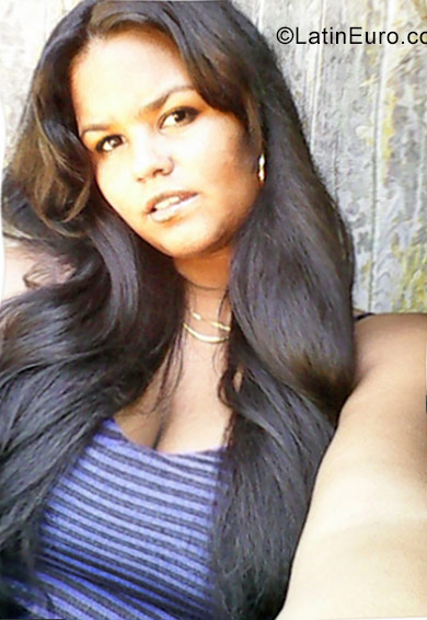 Date this charming Cuba girl Yami from Santiago de cuba CU149