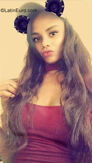 Date this stunning Dominican Republic girl Yamilca from Santiago DO30626