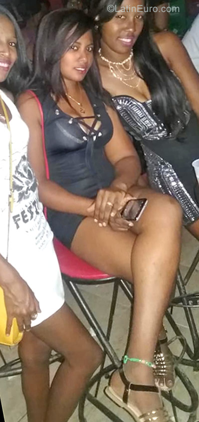 Date this voluptuous Dominican Republic girl Carolina from Santo Domingo DO30666