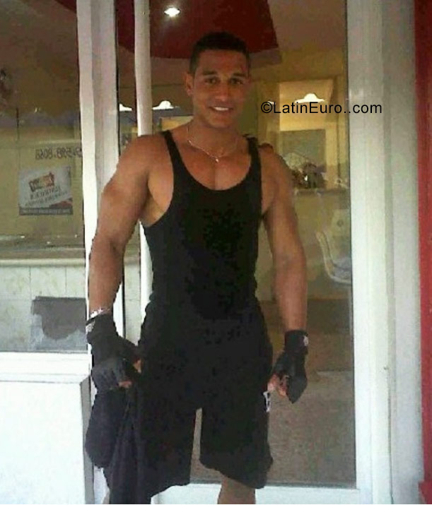 Date this passionate Dominican Republic man Erick from Santo Domingo DO30671