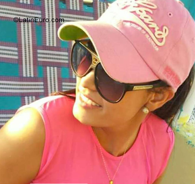 Date this sensual Colombia girl Nataly from Medellin CO22707