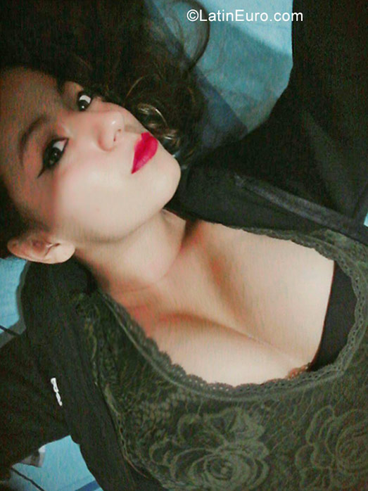 Date this beautiful Peru girl Fer from Lima PE1161