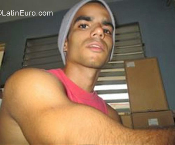 Date this gorgeous Cuba man Alexander from Cuba CU155