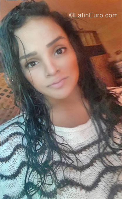 Date this passionate Venezuela girl Embeth from Ciudad Ojeda VE1074