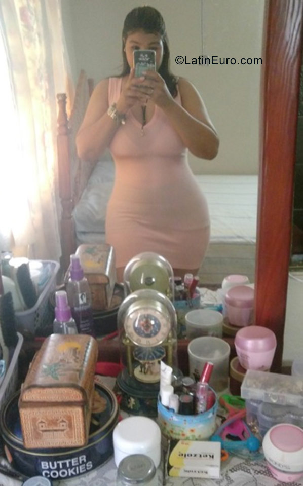 Date this athletic Dominican Republic girl Alexandra from Santigo DO32871