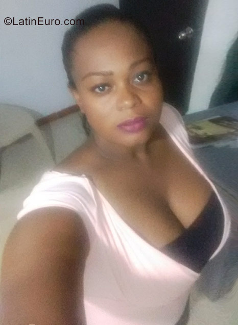 Date this hot Colombia girl Rosebi from Bucaramanga CO22745