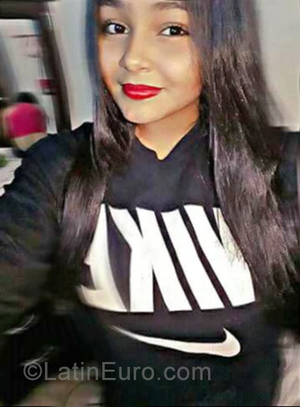 Date this young Colombia girl Andrea from Palmira CO22751