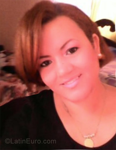 Date this happy Dominican Republic girl Crismell from Santo Domingo DO30769