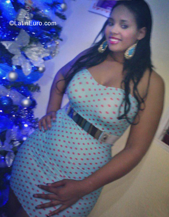 Date this stunning Dominican Republic girl Olineris from Distrito Nacional DO30814