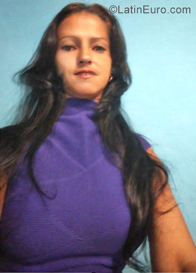 Date this delightful Cuba girl Duran from La Habana CU174