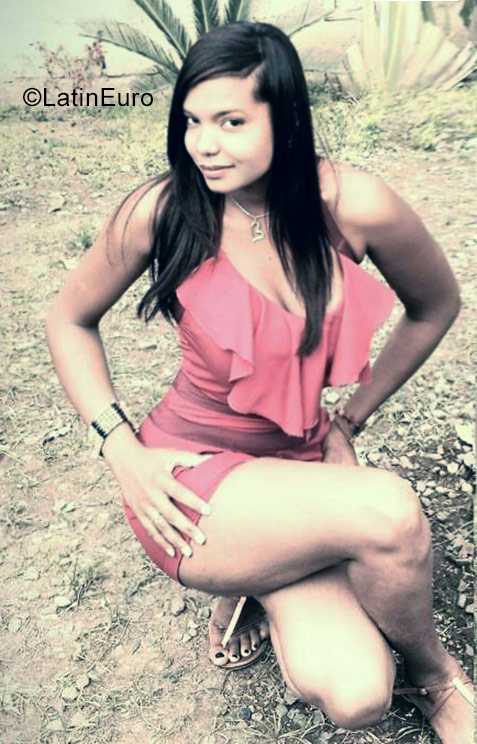 Date this passionate Dominican Republic girl Estefani from La Vega DO30858