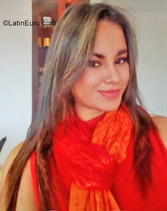 Date this happy Colombia girl Salen from Bogota CO22857