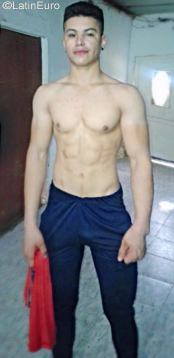 Date this fun Panama man Leonardo from Panama City PA1093