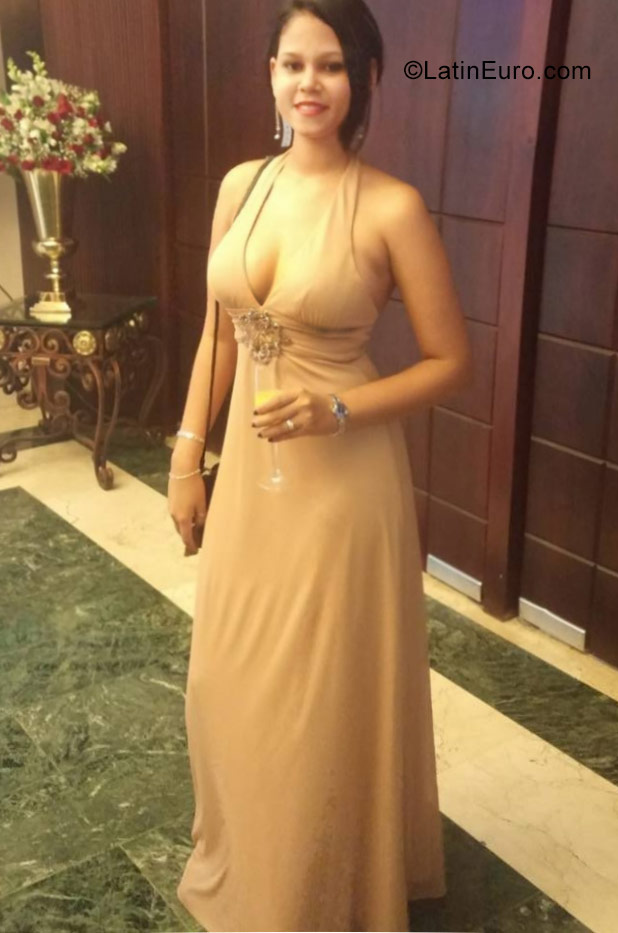 Date this exotic Dominican Republic girl Alex9301 from Santo Domingo DO30883
