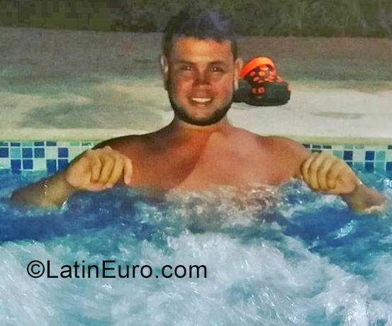 Date this hot Colombia man Santiago from Medellin CO22873