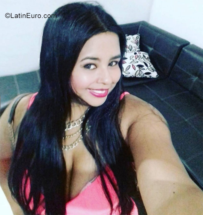Date this nice looking Colombia girl Elizabeth from Medellin CO22877