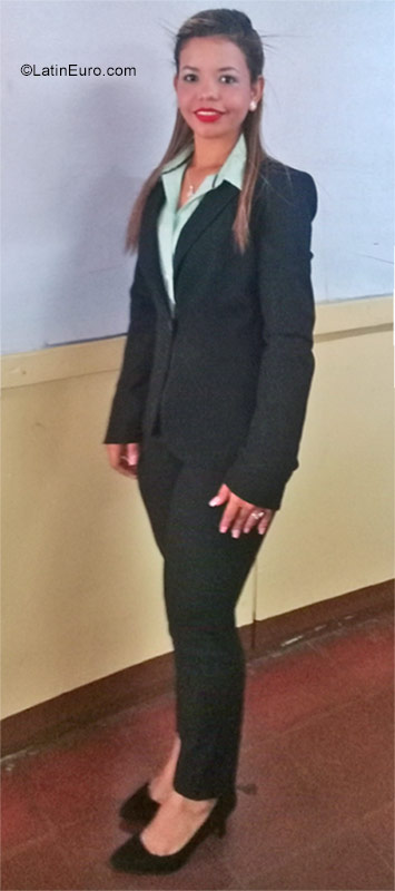 Date this sultry Nicaragua girl Helen from Managua NI196