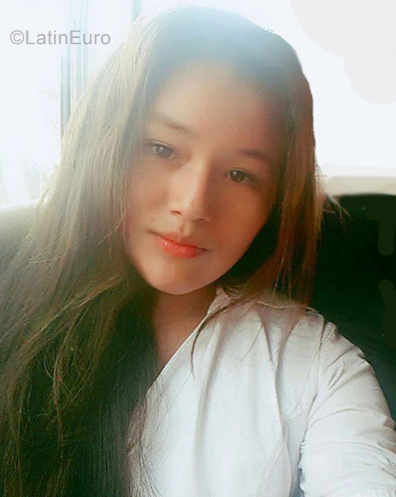 Date this pretty Bolivia girl Elisa from Santa Cruz BO26