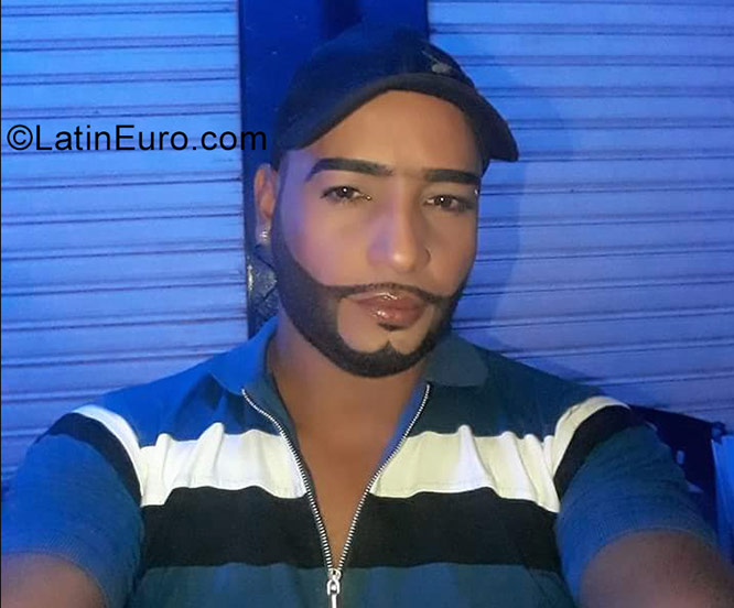 Date this hot Colombia man Carlos from Medellin CO22947