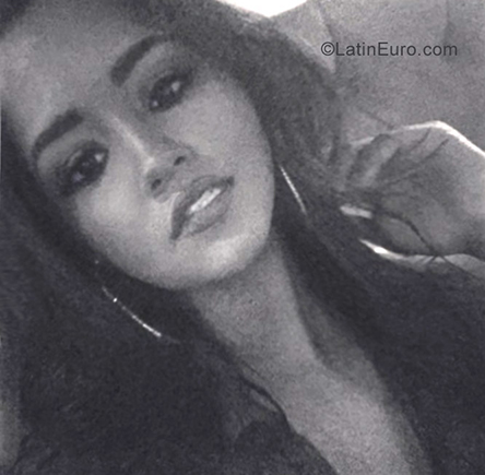 Date this happy Dominican Republic girl Cata from Santo Domingo DO30997