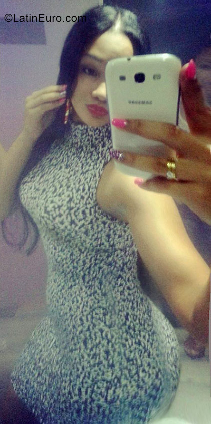 Date this stunning Dominican Republic girl Pamela from Santo Domingo DO31002
