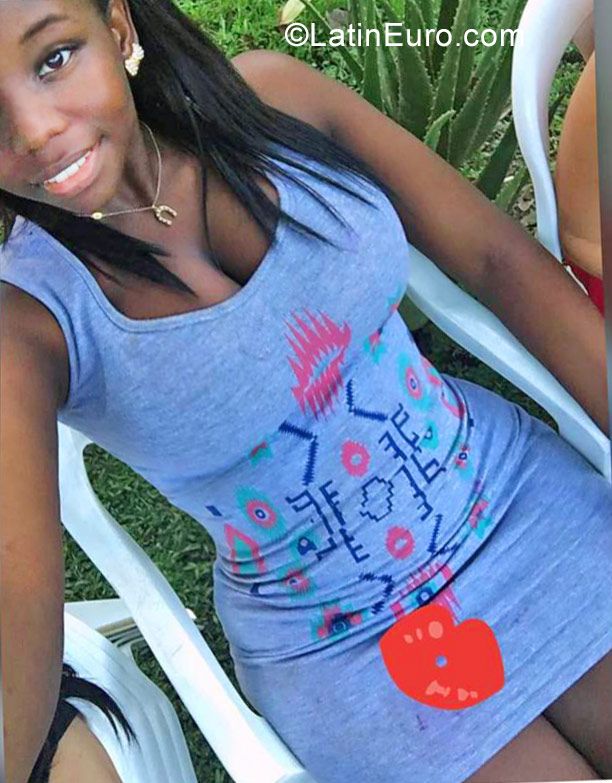 Date this charming Colombia girl Pamela from Cali CO22995