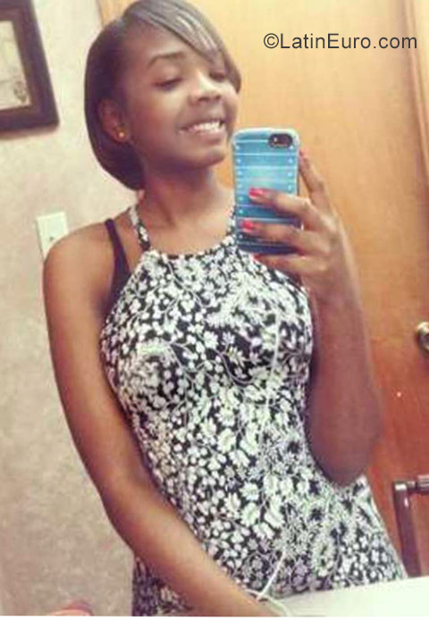 Date this pretty Dominican Republic girl Genesis from Santo Domingo DO31031