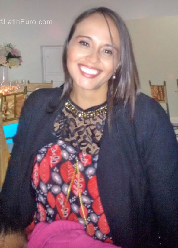 Date this hot Colombia girl Maryury from Neiva CO23016