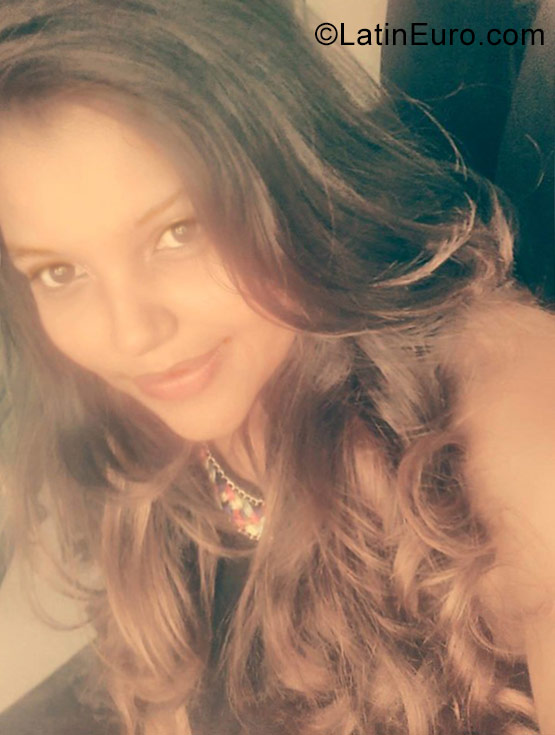 Date this cute Colombia girl Paola from San Gil CO23028