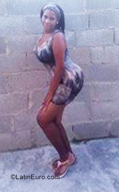 Date this voluptuous Dominican Republic girl Leandra parra from Santo Dominica DO31058