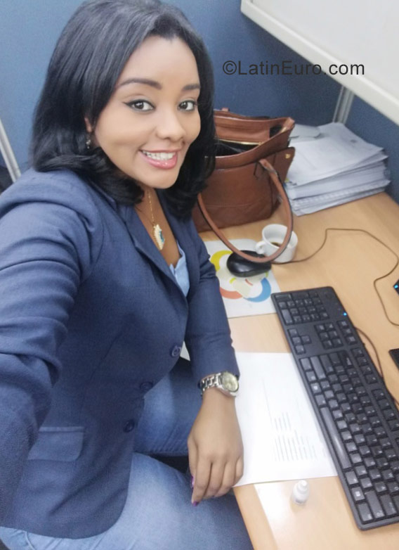 Date this beautiful Dominican Republic girl Yessy from Santo Domingo DO31064