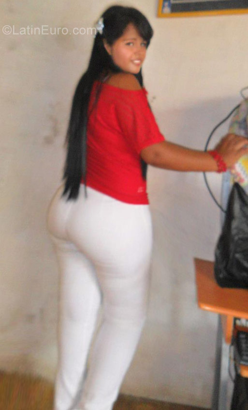Date this attractive Colombia girl Bella from Cartagena CO23067
