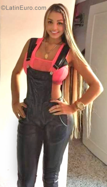 Date this athletic Colombia girl Nati from Medellin CO23081