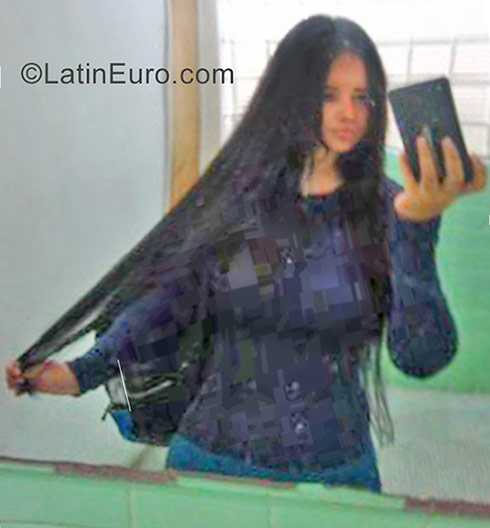 Date this nice looking Venezuela girl Francys from Caracas VE1257