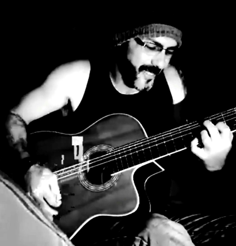 Date this hard body Brazil man Marco from São Carlos BR10412