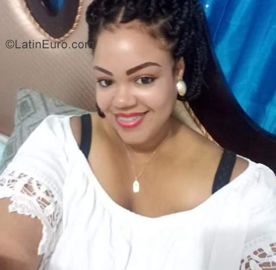 Date this voluptuous Dominican Republic girl Esmeralda romer from Rep Dominicana DO31220