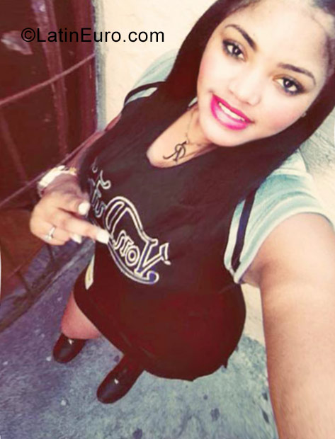 Date this foxy Dominican Republic girl Rocio from Santo Domingo DO31242