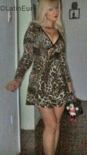 Date this exotic Colombia girl Maya305 from Floridablanca CO23165