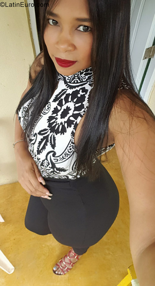 Date this happy Dominican Republic girl Margarita from Santiago DO31263