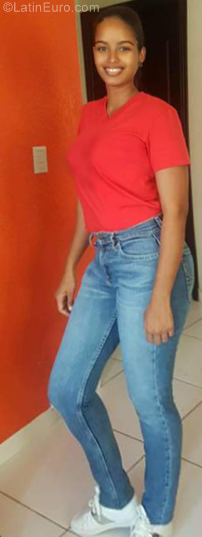 Date this hot Honduras girl Susi from La Ceiba HN2426