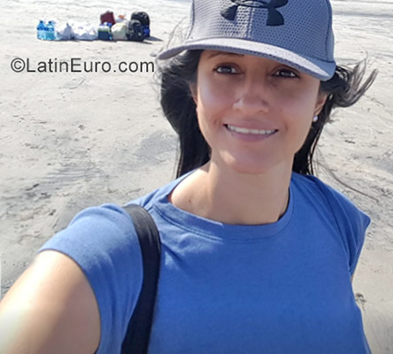 Date this voluptuous Panama girl Yislem from New Jersey US18978