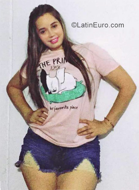 Date this funny Colombia girl Estefania from Barranquilla CO23175