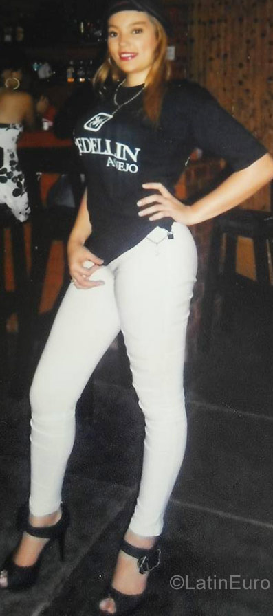 Date this funny Colombia girl Ximena from Pereira CO23190