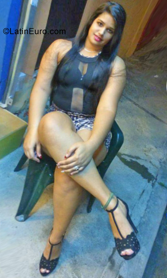 Date this good-looking Dominican Republic girl Susan from Santo Domingo DO31308