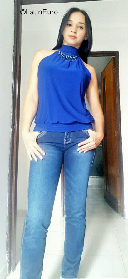 Date this happy Colombia girl Martha from Cali Colombia CO23207