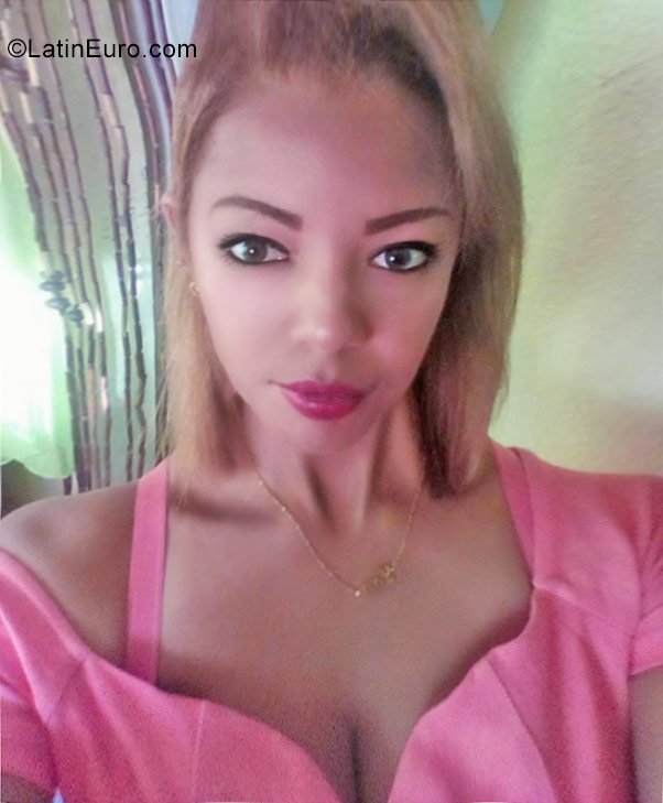 Date this georgeous Dominican Republic girl Luz from Santo Domingo DO31343
