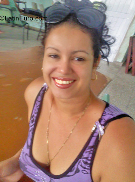 Date this delightful Cuba girl Siria from Guantanamo CU212